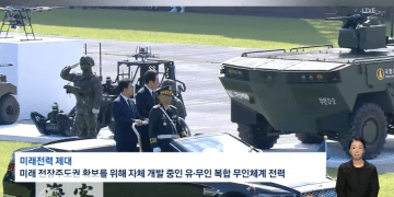 韩国举行大规模阅兵式：机器狗、无人机、钻地导弹亮相，现场视频曝光！李在明：将大幅提高军费，收回作战指挥权