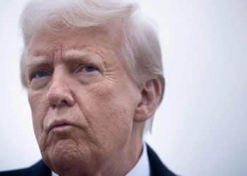 特朗普再批「无能」：美联储几个月后就换人！美股又创新高，黄仁勋发表最新演讲，英伟达市值一夜暴增1.6万亿元