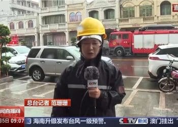 海水倒灌涌上路面，台风「麦德姆」来了！广东进入「临战状态」，15万人转移；海南多个景区关闭，酒店承诺不涨房价