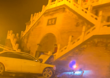 西安「户县钟楼」楼梯被撞，系省级文物保护单位，肇事车辆已被查扣，司机恐承担赔偿责任