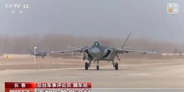 歼-20首飞画面，官方首次公开！飞了18分钟，试飞员：没过瘾就下来了，「飞机很灵敏，操控性非常好」