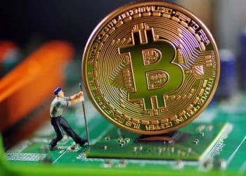 史诗级大跌，「这简直是残酷的一天」！比特币闪崩13%，稳定币脱锚，160万投资者爆仓离场，发生了什么？