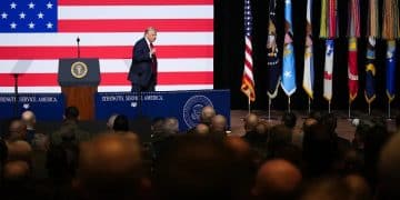 「做好美国内战准备！」特朗普在全美高级将领大会上讲了70分钟，台下沉默70分钟，没掌声也没回应！美防长威胁：要么听话，要么走人