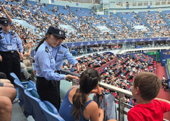 上海网球大师赛一女观众酒后喧哗，扰乱赛场秩序！警方通报：谢某某（女，46岁）被行政处罚