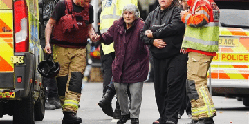 英警方：曼彻斯特持刀袭击为「恐怖主义事件」，已致3人死亡！英国国王发表声明，首相：深感震惊