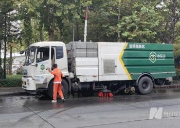 「智慧大脑」让城市一尘不染：马路有了「体检师」，30分钟清除「亚健康」｜「长假走中国•AI探热度」系列报道⑥