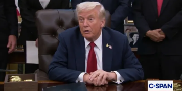 时隔近七年 美国政府再次「关门」！特朗普发声：我们不想这样 但可能带来「很多好处」