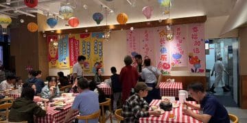 长假催热餐饮业：四季民福排号数百桌 代排费最高飙至500元 西贝重现排队等位