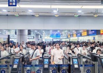 「双向奔赴」！国庆中秋假期日均出入境旅客将破200万人次