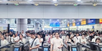 「双向奔赴」！国庆中秋假期日均出入境旅客将破200万人次