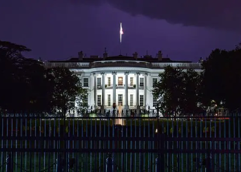 美国联邦政府正式「关门」！约80万名联邦雇员将被迫无薪休假！上次关门也是特朗普任内