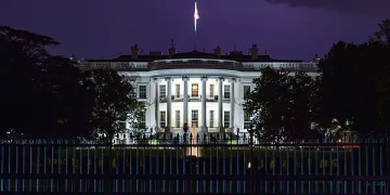 美国联邦政府正式「关门」！约80万名联邦雇员将被迫无薪休假！上次关门也是特朗普任内