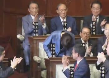 日本迎来首位女首相：「安倍经济学」幻影与「早苗时代」新押注