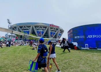 中网联名潮玩上架「秒空」！「潮玩+体育」跨界火爆国庆