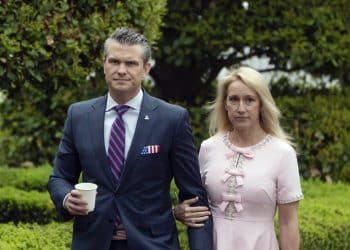 最新！美军将领集结，防长提出10项新指令！特朗普讲了一个多小时，还称美国正被「内部入侵」