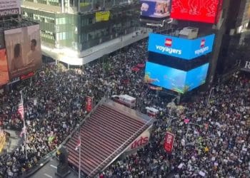 「不要国王！」美国多地爆发反特朗普政府抗议集会，700万人参与