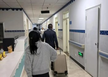 康复医院「客串」宾馆揽客，床位60元，标间300元；当地假期一房难求：经济型酒店1晚超1500元，平时一两百元