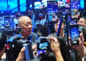 1000万元！60岁董事长又给员工父母发中秋礼金了，还要宴请1.9万多人；他反击质疑：办了十几年，绝不是作秀