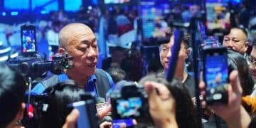 1000万元！60岁董事长又给员工父母发中秋礼金了，还要宴请1.9万多人；他反击质疑：办了十几年，绝不是作秀