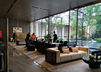 成都楼市「银十」开启：开发商积极推货，有新盘售楼处座无虚席