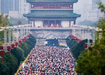 西马的热情，点燃的不仅是跑者