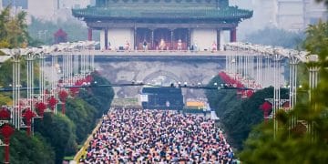 西马的热情，点燃的不仅是跑者