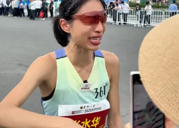 「最快女护士」张水华风波后首次公开参赛获第二，此前因「哭求领导支持调休跑马拉松」发文道歉