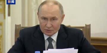 普京：乌军持续后撤，战略主动权在俄军手中！必须确保所有目标无条件实现！格拉西莫夫：俄在所有方向实施进攻