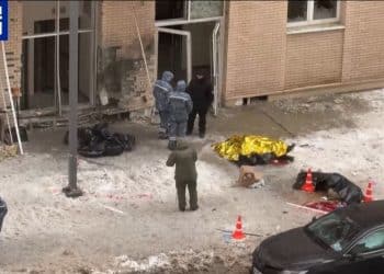 俄三防部队司令遇袭身亡案调查结束！爆炸装置被伪装成日用品从波兰转送俄境内，被固定在滑板车上远程引爆