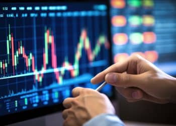 比特币又跳水，加密货币全网爆仓超20万人！知名交易员突发警告：「黑天鹅」