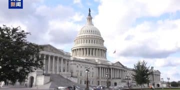 两个半小时左右，美国最高法院就政府关税政策合法性展开辩论，美财政部长罕见出席！可能有三种裁决的结果......