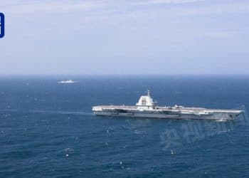 现场画面来了！福建舰开展海上实兵训练