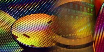 马斯克称特斯拉AI5芯片量产可能在2027年 明年会有样品