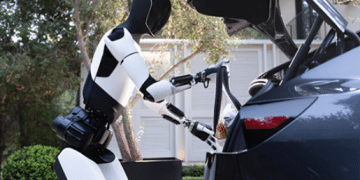 马斯克：特斯拉计划在加州和得克萨斯州建设Optimus人形机器人生产线