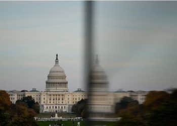 54票对44票，参议院仍未通过拨款法案，美政府「停摆」将破纪录！美交通部长警告！民众：两党正在分裂美国