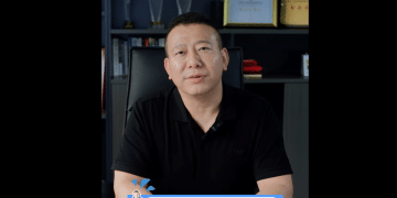 深夜突发公告：「80后」董事长乔文健被留置！他年薪超166万元