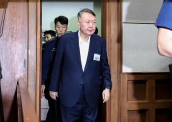 尹锡悦在看守所内收到巨款！分180次领走，是总统年薪的2.5倍，妻子金建希也接收约2250万韩元