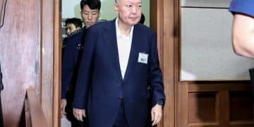 尹锡悦在看守所内收到巨款！分180次领走，是总统年薪的2.5倍，妻子金建希也接收约2250万韩元