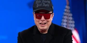 现场爆发热烈欢呼，马斯克「万亿美元薪酬方案」获批，超7成特斯拉股东支持！美联储降息大消息，美股全线下跌