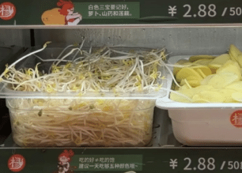 标价按50克计，换算成1斤28.8元！「杨国福豆芽」冲上热搜，网友直呼「吃不起」，客服：全国门店售价不统一