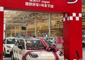 京东第一辆车下线，最快53秒生产一辆车！此前，001号车拍出7819万元「天价」