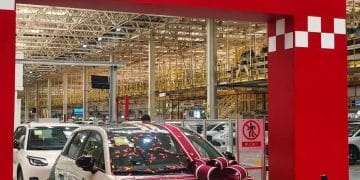 京东第一辆车下线，最快53秒生产一辆车！此前，001号车拍出7819万元「天价」