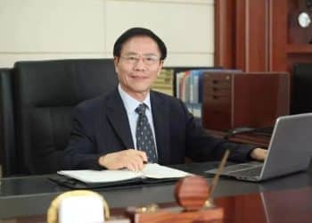 清空持股，浙江富豪花轩德打算彻底「隐退」，25亿元股票分给两个女儿！他此前在「徐晰人收购北大医药事件」中现身