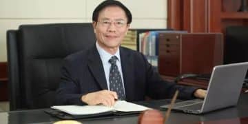 清空持股，浙江富豪花轩德打算彻底「隐退」，25亿元股票分给两个女儿！他此前在「徐晰人收购北大医药事件」中现身