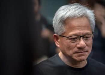 对华芯片销售停滞，黄仁勋急了：零，零，还是零！英伟达股价巨震，此前遭软银、桥水等巨头大规模抛售