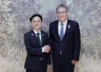 商务部部长王文涛：推动尽快恢复中日韩自贸协定谈判 共同维护自由贸易和多边主义