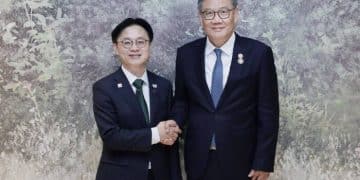 商务部部长王文涛：推动尽快恢复中日韩自贸协定谈判 共同维护自由贸易和多边主义