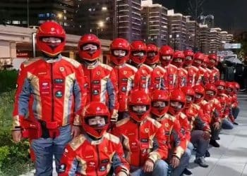 外卖小哥「新装」也要卷了？多个外卖平台回应