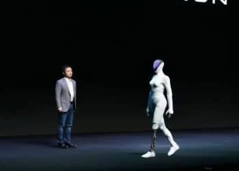 马斯克点赞小鹏人形机器人：特斯拉和中国企业将主导市场 「中国有很多聪明人」！