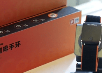「赛博悬梁刺股」「牛马自购鞭子」，电子咖啡手环遭网友吐槽，医生提醒：这些人要高度警惕